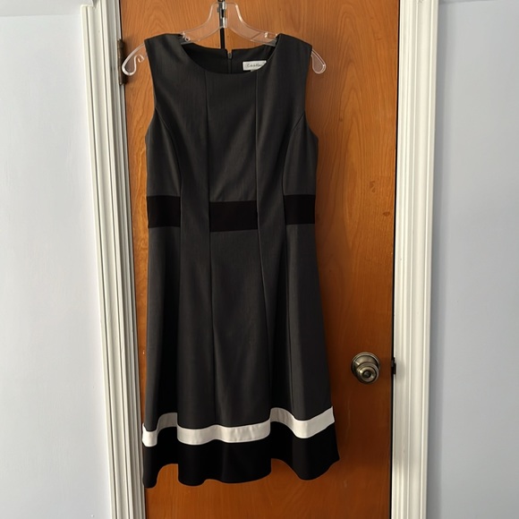 Calvin Klein Color Blocked Dress. Size 6 - Picture 7 of 8